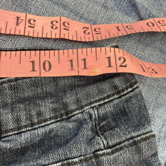 Bundle of 2 denim jean shorts.  Mossimo and Universal Thread. Women's size 4 - Picture 4 of 9